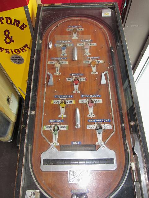 One of the really old (non-working) machines.  Real pins  around each target.